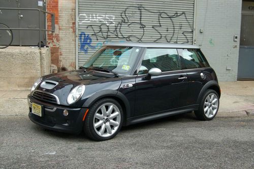 2006 mini cooper s, automatic, pano roof, heated seats  **priced to sell**