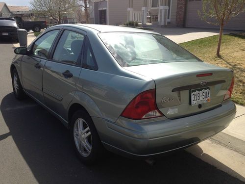 2003 ford focus se sedan 4-door fwd 2.0l cheap power windows auto good on gas!