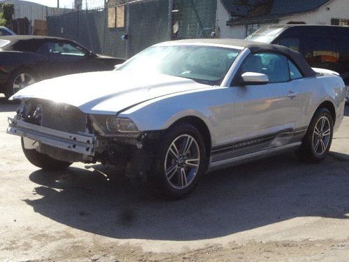 2013 ford mustang convertible salvage repairable rebuilder only 20k miles runs!!