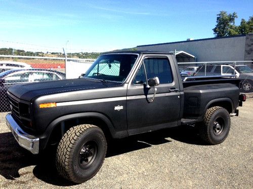 Sell used Rare 1985 Ford F150 Stepside Black 4x4 Clean New Engine W/ 7