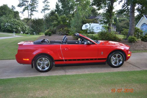 2007 ford red mustang convertible with only 12,887 miles in mint condition.