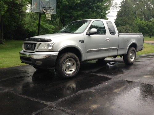 2001 ford f150 xlt extended cab pickup 4-door, 4x4 with 5.4 liter tritan v8