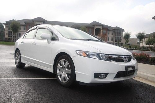 2011 white honda civic lx sedan 4-door 1.8l 140 horsepower excellent condition