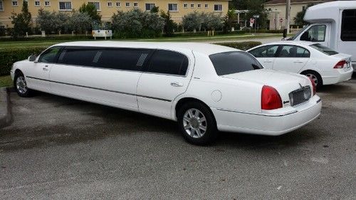 2007 lincoln town car limo 10 passenger by executive  florida  1 owner !!!