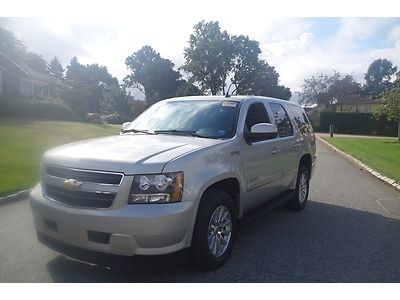 No reserve tahoe hybrid!! like new every toy!! fantastic deal deal no reserve!!!