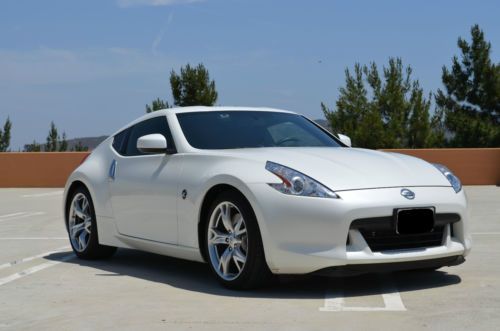 2009 nissan 370z base coupe 2-door 3.7l with sports package