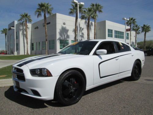 11 white automatic 3.6l v6 miles:36k 4-door certified