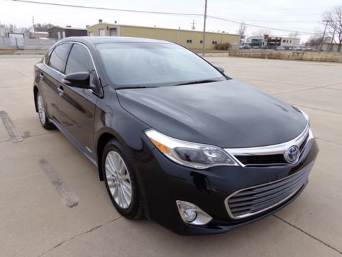 2013 black toyota avalon limited hybrid 26,800 miles great condition