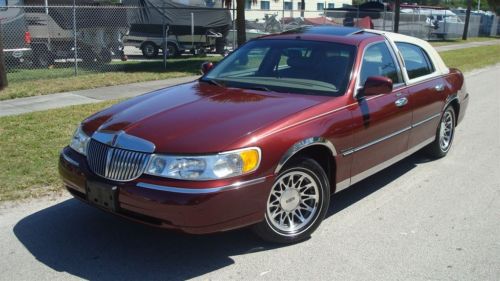 2001 lincoln town car signature series with 76,000 two owner miles no reserve