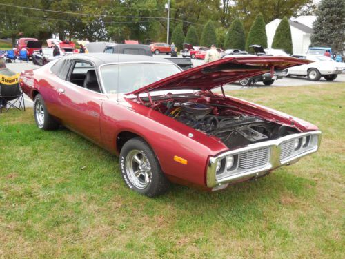 1973 dodge charger  2 door coupe, vinyl roof . metallic red , black interior