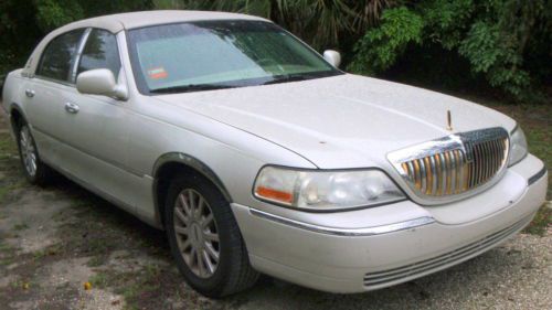 Lincoln signature town car like new