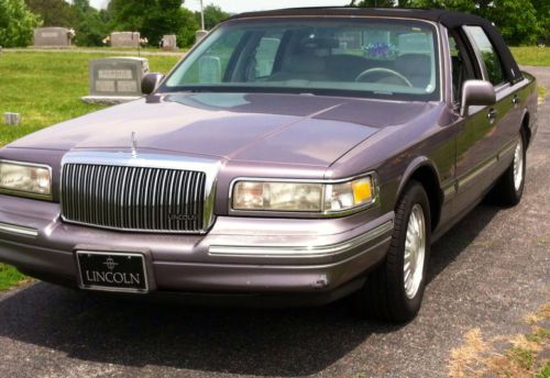 1995 lincoln town car signature series cartier , only 83.8 miles.