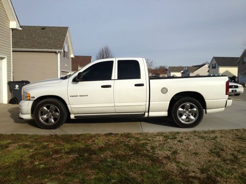 2004 dodge ram 1500 crew cab laramie 4-door 5.7l