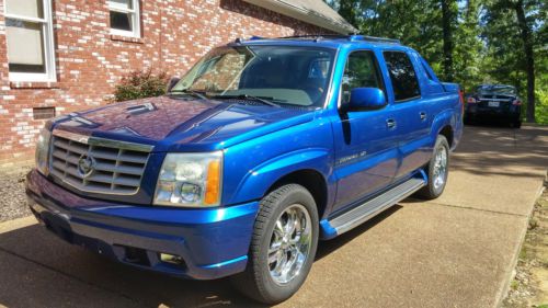 2004 cadillac escalade ext (out of the blue)