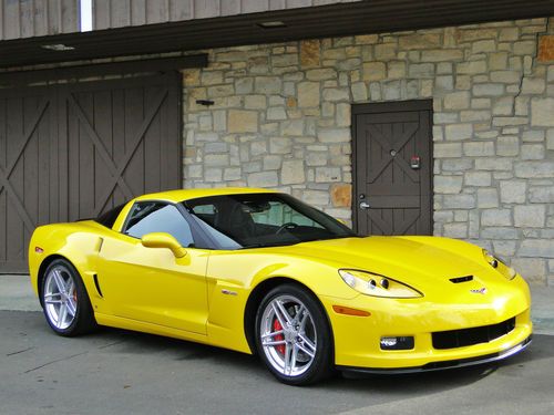 Z06, only 18k miles!! 1-owner, museum delivered, 2lz w/ navi, fresh service