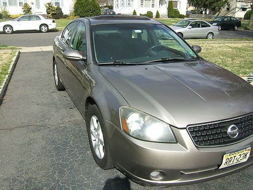 2005 nissan altima.... great car........