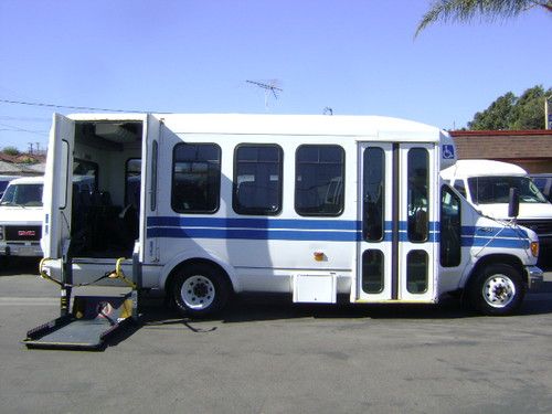 02 ford e450 shuttle bus 18 pass 7.3l powerstroke diesel handicap lift low miles