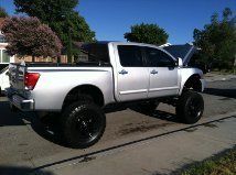 Lifted 2004 nissan titan, only 57,500 miles good condition