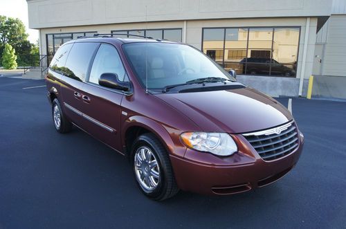 No reserve 2007 chrysler town &amp; country signature series nav, dvd, stow-n-go