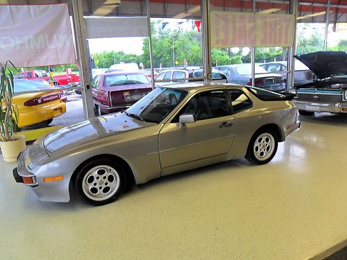 1985 porsche 944  runs great 5 speed 4cly. real gas saver with class very clean