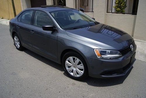 2013 vw jetta s only 4300 miles automatic