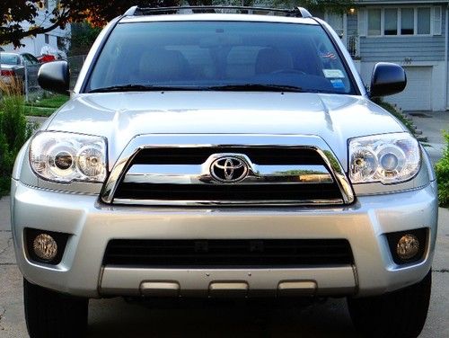 2007 toyota 4runner super low miles, 1-owner, 3rd row, towing, and much more...