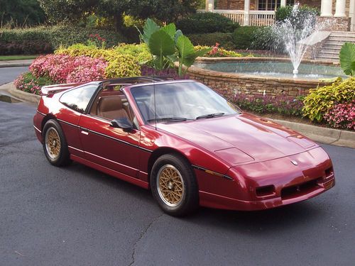Extremely rare 1988 fiero gt t-top 5-speed low miles future collectible show/go!