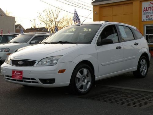 2006 ford focus ses zx5  looks great runs new no reserv