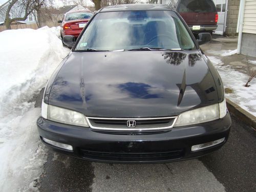 1997 honda  accord lx 5 speeds,4 cyl 2.2l engine,excellent ride,no reserve price