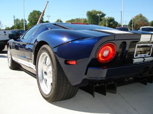 2005 ford gt coupe 2-door 5.4l