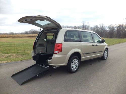 2014 dodge grand caravan wheelchair/handicap ramp van brand new 100k warranty
