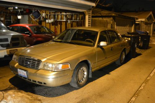 2000 ford crown victoria lx &amp; lots of extra parts