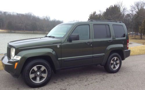 2008 jeep liberty - rare 6 speed manual transmission - trail rated