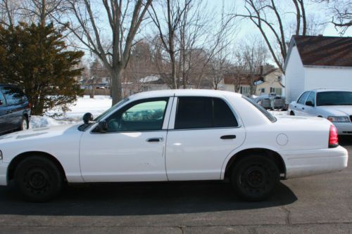 2005 ford crown victoria police interceptor sedan 4-door 4.6l