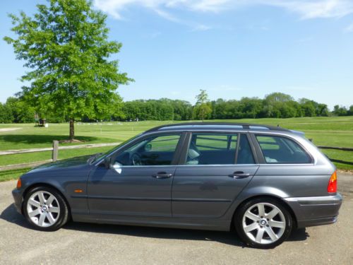 2001 bmw 325i gray station wagon, leather, moon roof. 30 mpg.