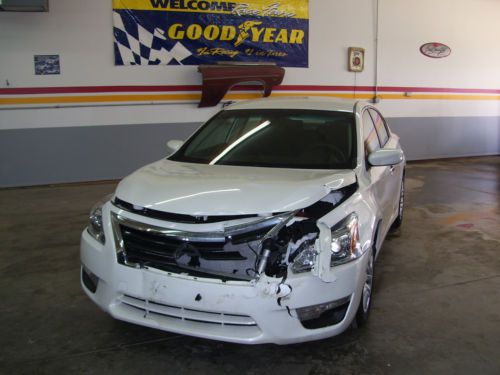 2013 Nissan Altima S Clean Title Wrecked Repairable *Lot Drives* NO RESERVE, image 1