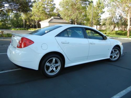 2009 pontiac g6  only  ***7,000*** low miles. se sport edition. new  condition.