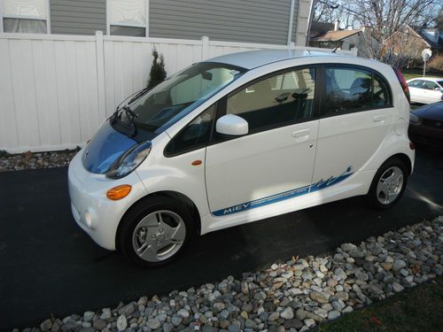 12 mitsubishi i-miev 22 miles clean carfax be the first owner call scott