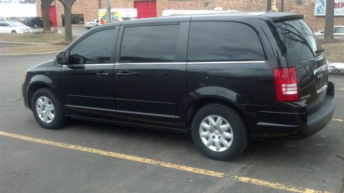2009 chrysler town &amp; country minivan, low miles, low reserve