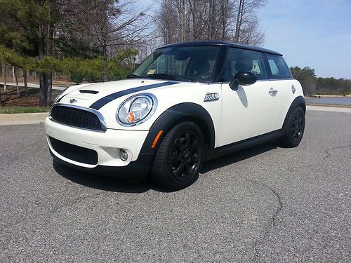 2009 mini cooper s hatchback (navigation, convenience &amp; cold weather packages)