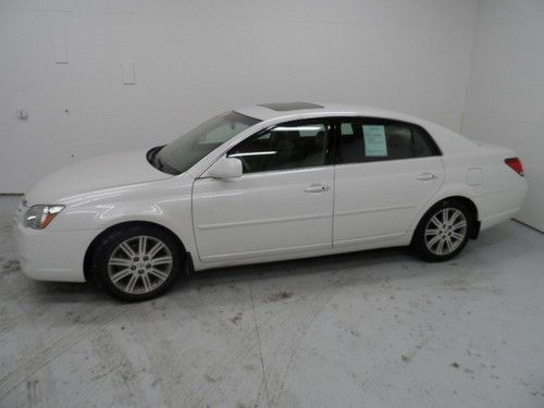Sunroof leather heated front seats blizzard pearl one owner alloy financing