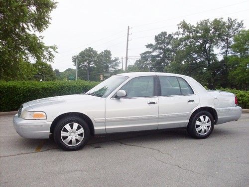 Gorgeous 2001 crown victoria with 138,000 miles (no reserve)