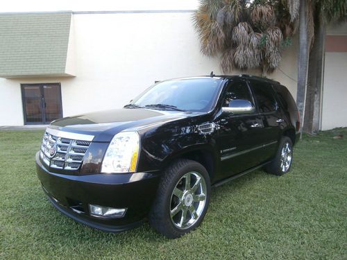 2008 cadillac escalade 31.500 milles  all the options leather interior third row