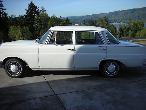 1965 mercedes white 4 door