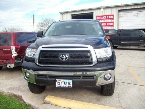 2011 toyota tundra crew max 4x4  7003 mi