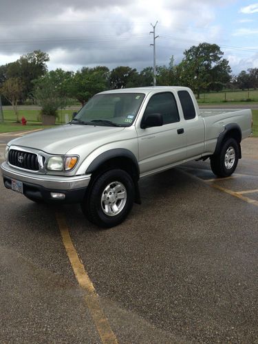 2004 toyota tacoma pre runner !! low miles !! one owner !! amazing condition !!