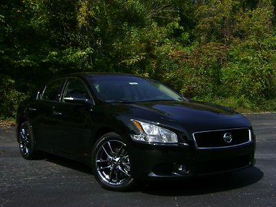 Special hyper black series brand new maxima nismo with black chrome wheels
