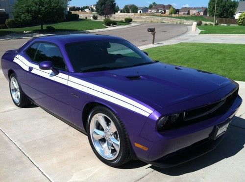 2013 dodge challenger r/t classic only 650 miles, immaculate! no reserve!