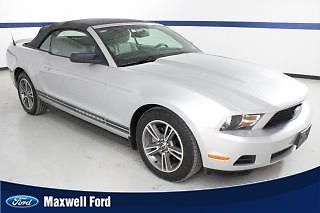 10 ford mustang 2dr convertible, comfortable leather seats, we finance!