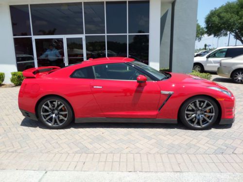 2014 nissan gtr only 5714 miles. very fast!  very clean!
